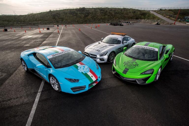 Racen op het circuit Zandvoort in exclusieve sportwagens