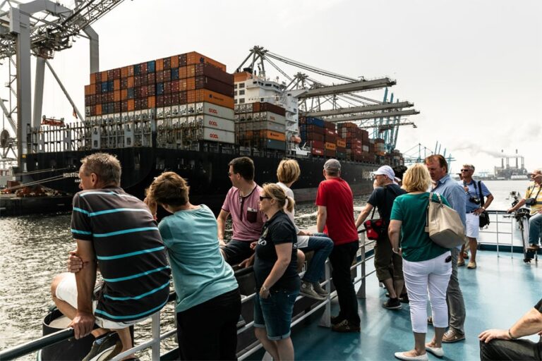 Rondvaart door Europoort, een van de grootste havens van Rotterdam!