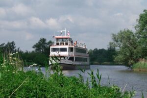 Rondvaart met boot door Nationaal Park De Biesbosch