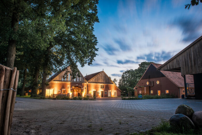 Overnachting voor 2 personen in sterrenkubus met eigen telescoop bij Erfgoed Bossem